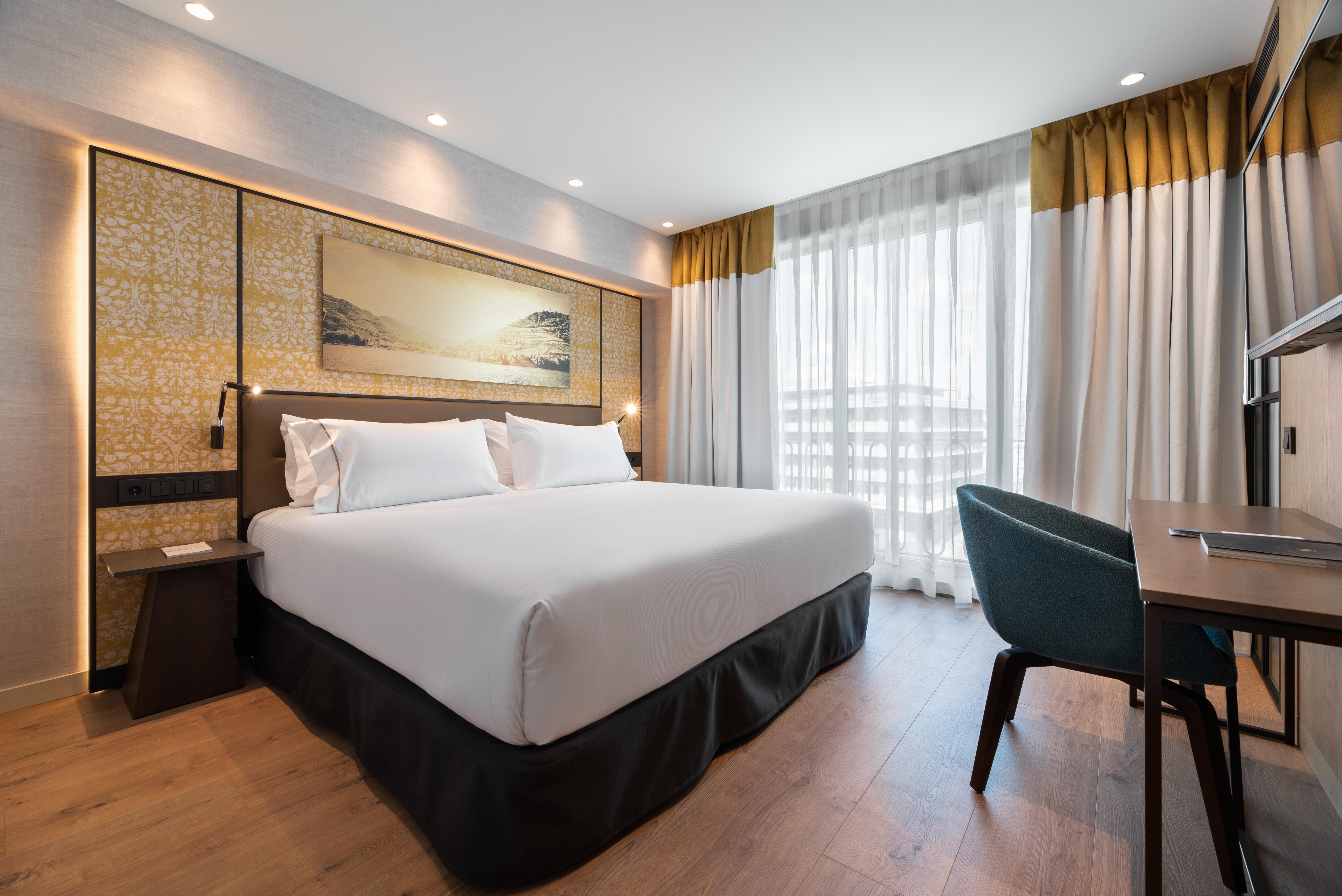 Отель Eurostars Aliados Порту Экстерьер фото Deluxe room